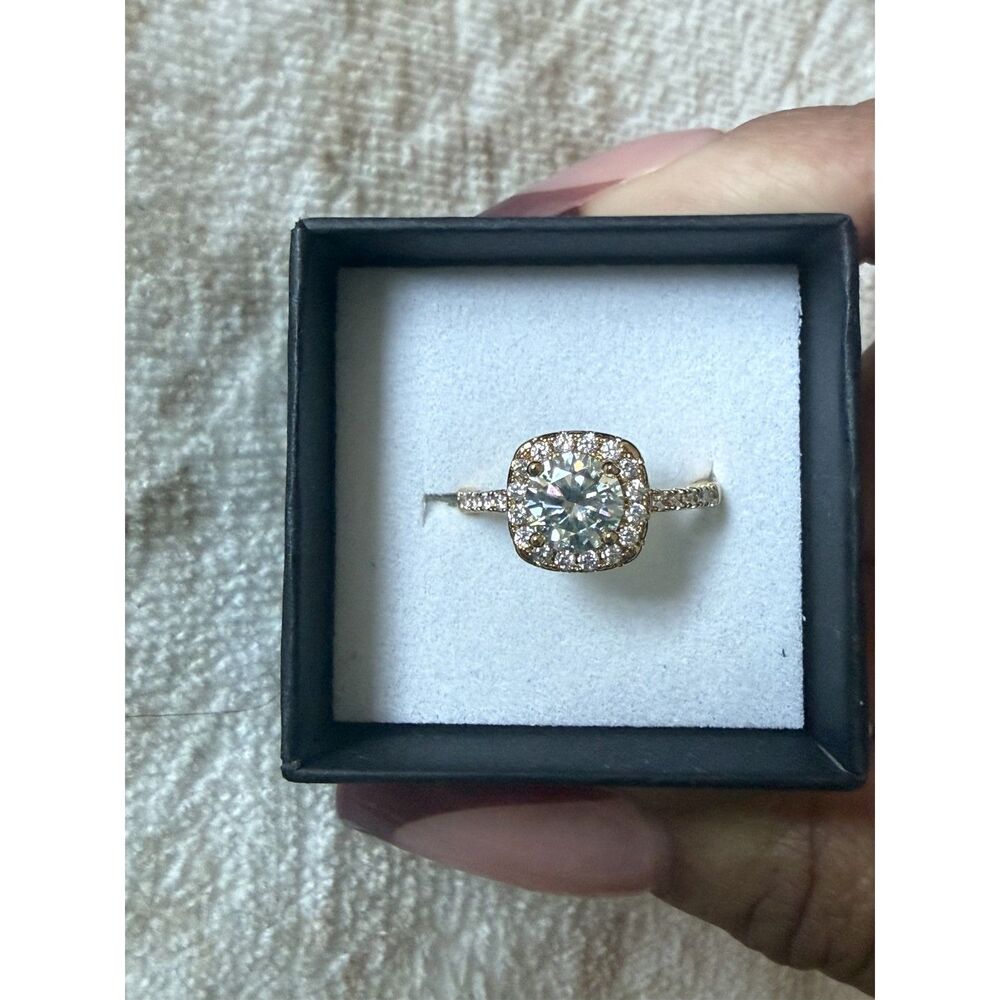 ELEGANT 2 CARAT GREEN MOISSANITE GOLD (RHODIUM PLATED) RING - SIZE 6